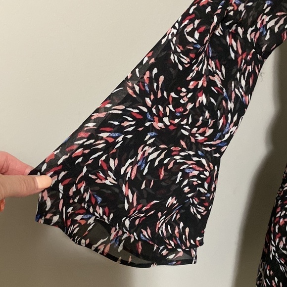 White House Black Market Scattered Print Boho Dress Bell Sleeve Sz 2 - Picture 8 of 13
